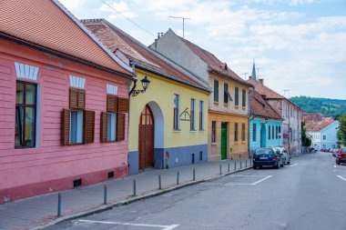 Rumen kent medyasındaki renkli evler