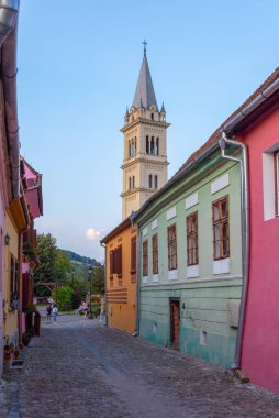 Romanya 'nın Sighisoara kentindeki renkli cadde