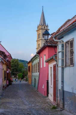 Romanya 'nın Sighisoara kentindeki renkli cadde