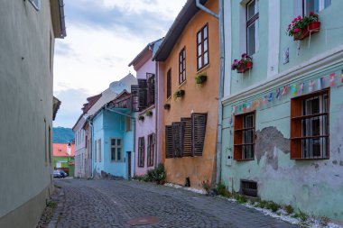 Romanya 'nın Sighisoara kentindeki renkli cadde