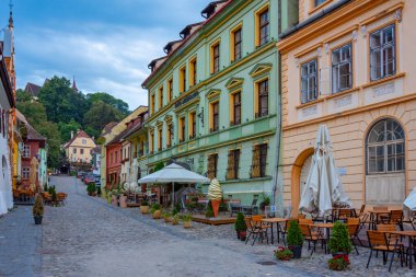 Romanya 'nın Sighisoara kentindeki renkli cadde