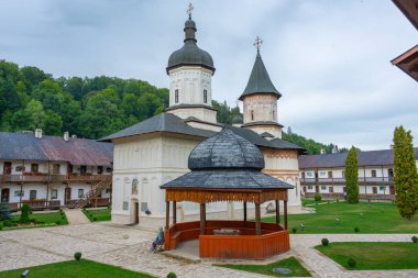 Romanya 'da bulutlu bir günde Secu manastırı