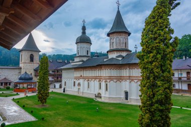 Romanya 'da bulutlu bir günde Secu manastırı