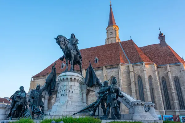 Romanya 'nın Cluj-Napoca kentindeki Aziz Michael Kilisesi' nin gün batımı manzarası