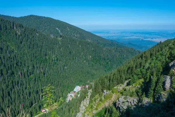 Romanya 'daki Balea gölüne uzanan vadi