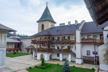 Romanya 'da bulutlu bir günde Secu manastırı