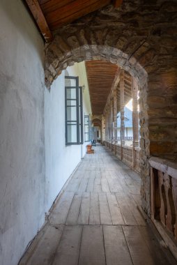 Romanya 'da bulutlu bir günde Neamt manastırı