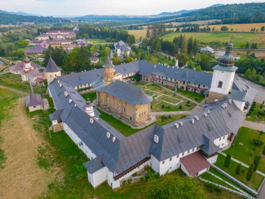 Romanya 'da bulutlu bir günde Neamt manastırı