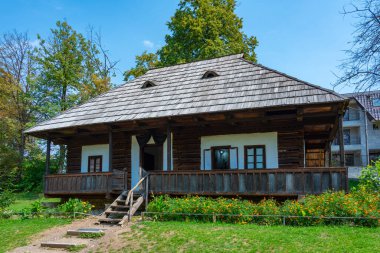 Romanya 'nın Suceava kentindeki Bucovina Köy Müzesinde tarihi evler