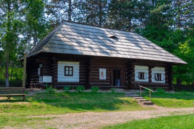 Romanya 'nın Suceava kentindeki Bucovina Köy Müzesinde tarihi evler