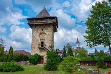 Romanya 'daki Mizah Manastırında yaz mevsimi