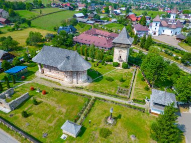 Romanya 'daki Mizah Manastırında yaz mevsimi