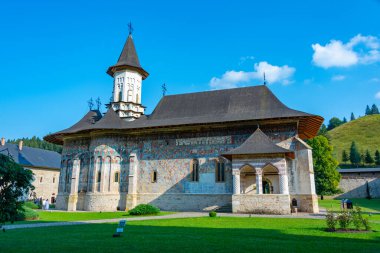 Romanya 'daki Sucevita manastırında yaz mevsimi