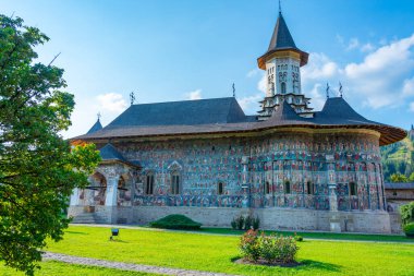 Romanya 'daki Sucevita manastırında yaz mevsimi
