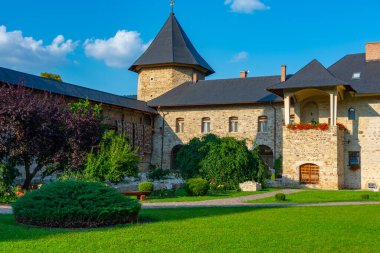 Romanya 'daki Sucevita manastırında yaz mevsimi