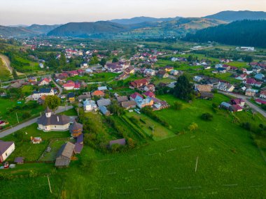 Romanya 'daki Moldovita manastırında gün batımı