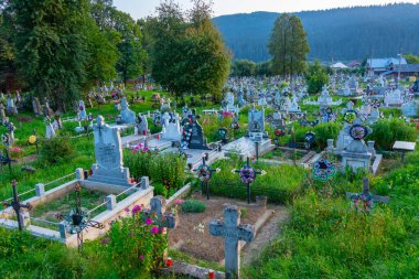 Romanya 'daki Moldovita manastırında gün batımı