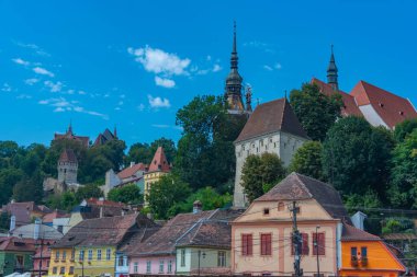 Romanya 'daki Targu Mures' in merkezinde uzun bir park
