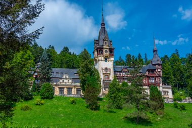 Romanya 'daki Peles şatosunda yaz günü