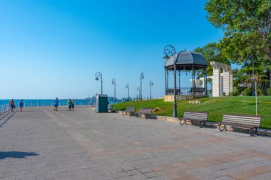 Romanya 'nın Köstence kentinde sahil yürüyüşü