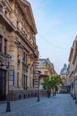 Romanya 'nın eski Bükreş kentinde güneş doğuyor