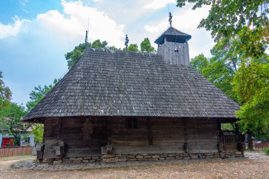Romanya 'nın başkenti Bükreş' teki Dimitrie Gusti Ulusal Köy Müzesindeki ahşap kilise