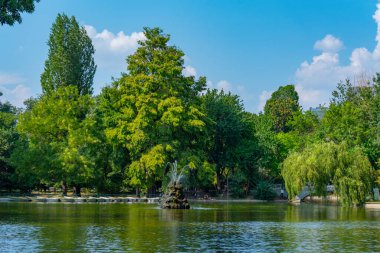 Romanya 'nın Bükreş kentinde Cismigiu parkı
