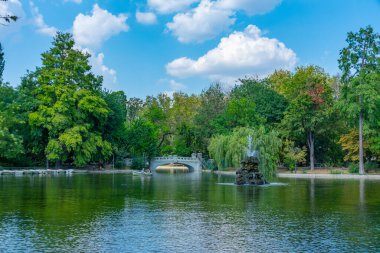 Romanya 'nın Bükreş kentinde Cismigiu parkı