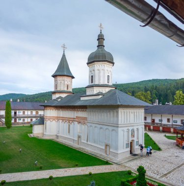 Romanya 'da bulutlu bir günde Secu manastırı