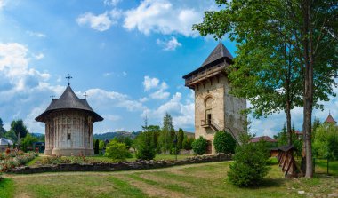 Romanya 'daki Mizah Manastırında yaz mevsimi