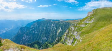 Romanya 'daki Bucegi dağlarında yaz günü