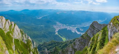 Romanya 'daki Bucegi dağlarında yaz günü