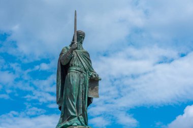 Sırbistan 'ın başkenti Belgrad' daki ana tren istasyonunun önündeki Stefan Nemanja anıtı