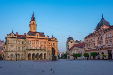 Sırp kenti Novi Sad 'ın merkezindeki belediye binası