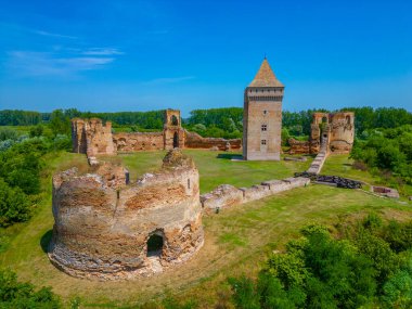 Bir yaz günü Sırbistan 'daki Bac kalesi