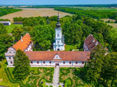 Sırbistan 'daki Bodjani manastırı güneşli bir günde