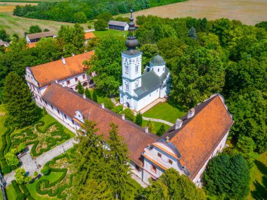 Sırbistan 'daki Bodjani manastırı güneşli bir günde