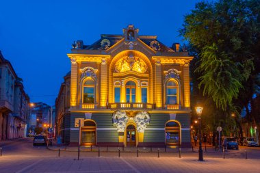 Sırbistan 'ın Subotica kentindeki şehir kütüphanesinin gün batımı manzarası