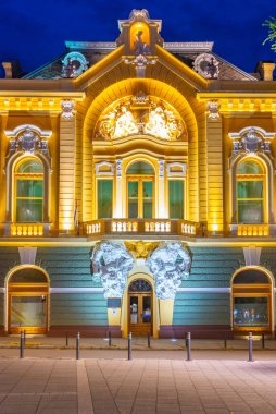 Sırbistan 'ın Subotica kentindeki şehir kütüphanesinin gün batımı manzarası