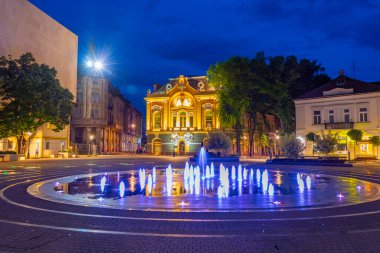 Sırbistan 'ın Subotica kentindeki şehir kütüphanesinin gün batımı manzarası