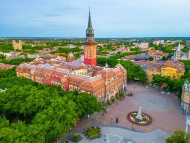 Sırp kenti Subotica 'nın yeni sanat binasının havadan görünüşü