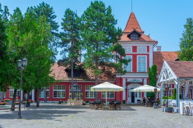 Ecka, Sırbistan, 25 Temmuz 2023: Sırbistan 'ın Zrenjanin kenti yakınlarındaki Ecka kalesi