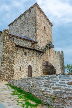 Sırbistan 'daki Vrsac şatosu yaz boyunca