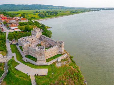 Romanya sınırında Tuna Nehri 'ne bakan Ram kalesi