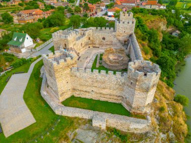 Romanya sınırında Tuna Nehri 'ne bakan Ram kalesi
