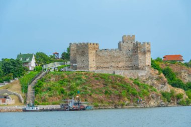 Romanya sınırında Tuna Nehri 'ne bakan Ram kalesi