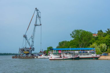 Sırbistan 'da Tuna' nın nehir kenarındaki Ram köyü