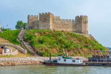 Romanya sınırında Tuna Nehri 'ne bakan Ram kalesi