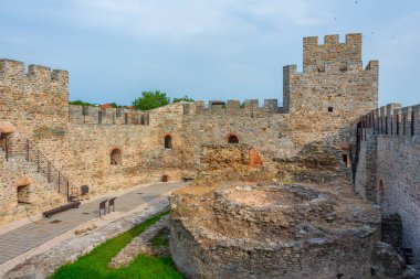 Romanya sınırında Tuna Nehri 'ne bakan Ram kalesi
