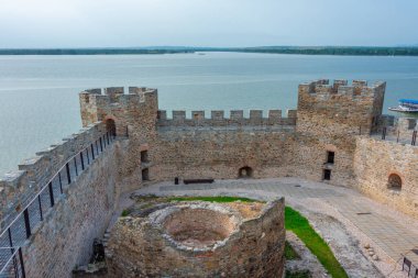 Romanya sınırında Tuna Nehri 'ne bakan Ram kalesi